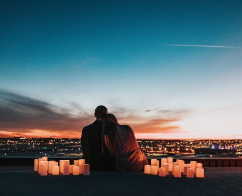 Couples-looking-at-skyline-2-495x400